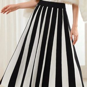 Gorgeous Cliche Striped pleated skirt Size Small